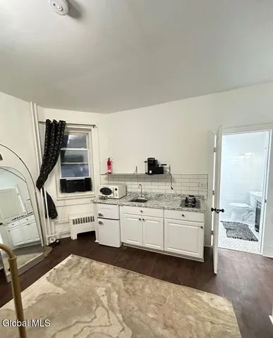 $950 | 51 Elm Street, Unit 3, Albany, NY 12202