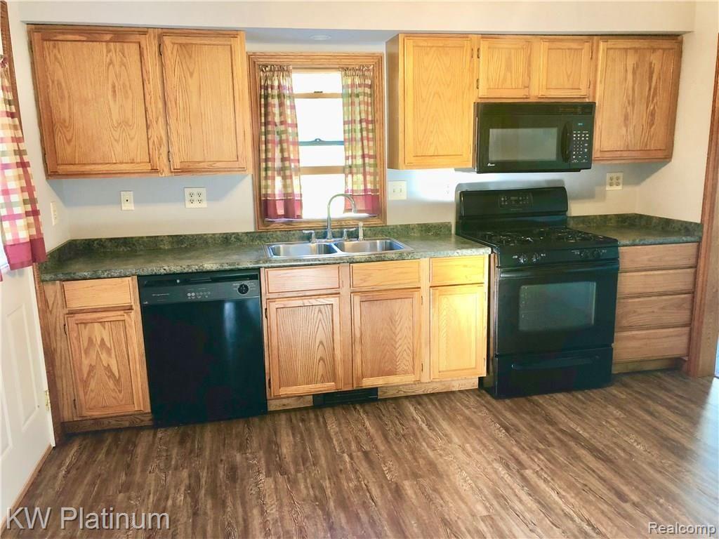 1355 Allen Road Smiths Creek, MI 48074 - Photo 20 of 34 IMG_2024.jpg
