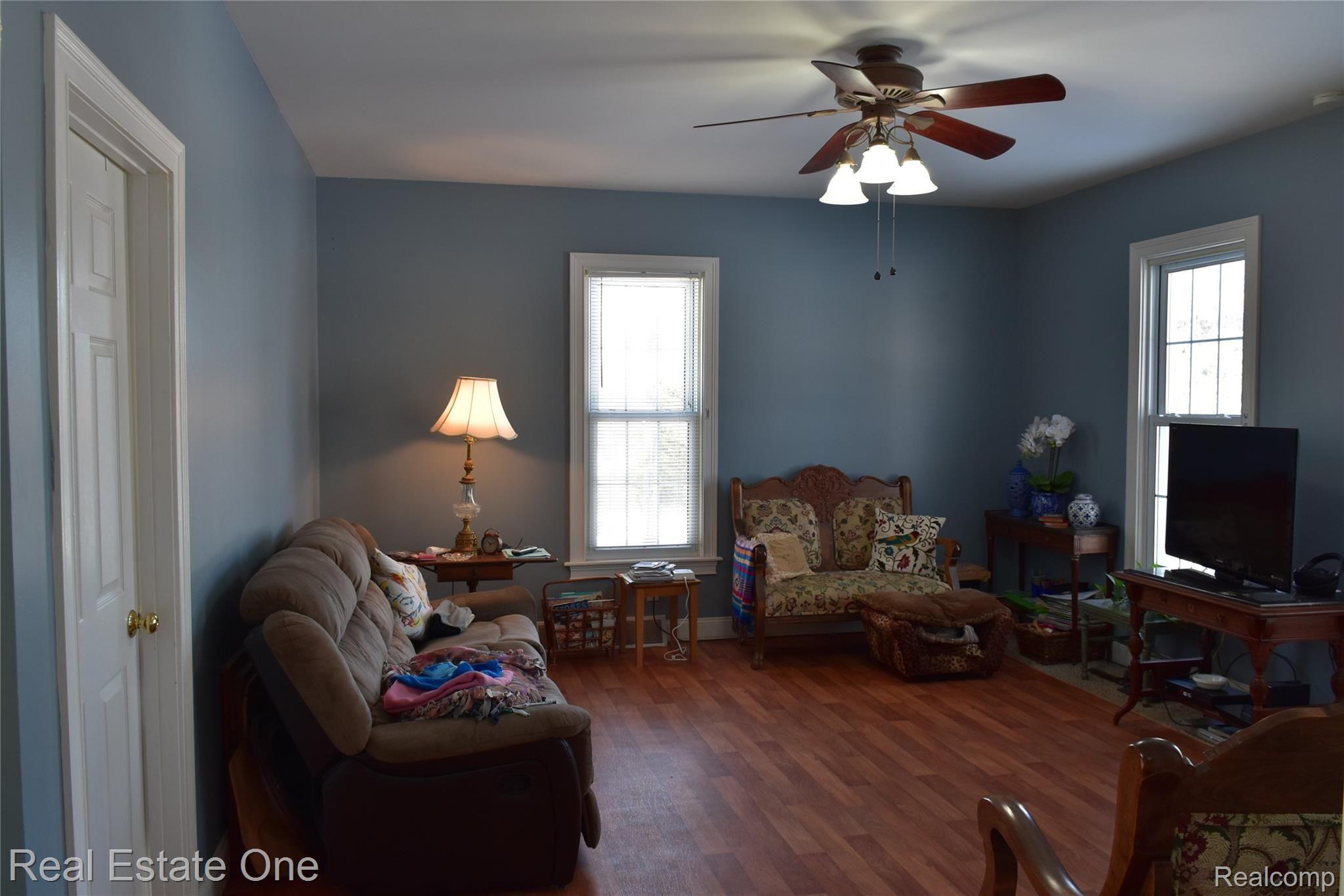 8793 Pinckney Road Pinckney, MI 48169 - Photo 8 of 28 DSC_1356.JPG