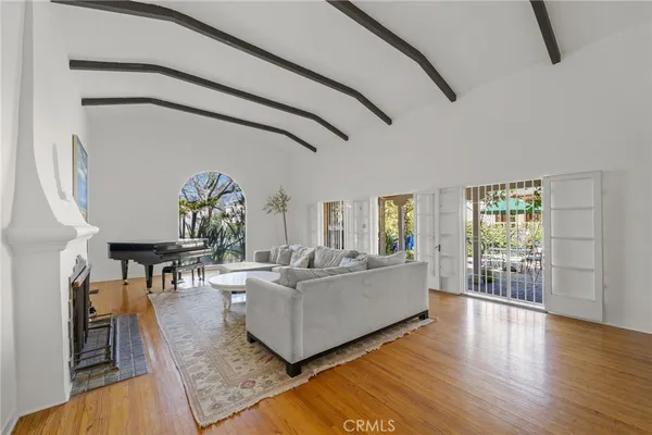 $2,875,000 | 112 Highland Avenue, Hancock Park, CA 90036