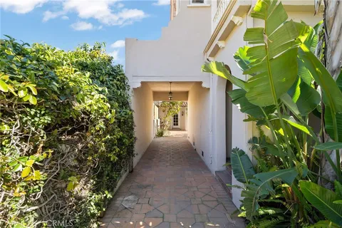 $2,875,000 | 112 Highland Avenue, Hancock Park, CA 90036