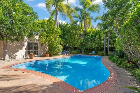 $2,875,000 | 112 Highland Avenue, Hancock Park, CA 90036