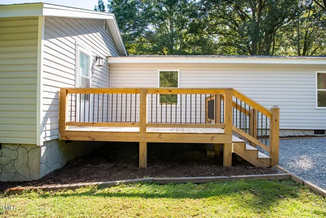 a picture of a wall with a white wall