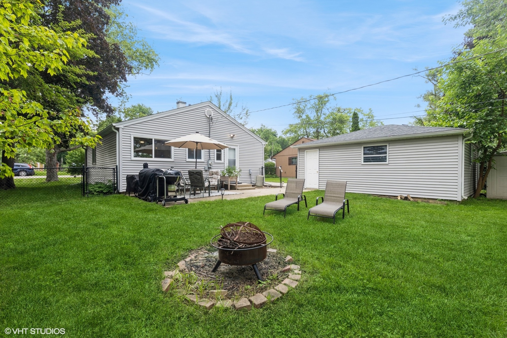 24 Johnathan Road Lake Zurich, IL 60047 - Photo 11 of 12 a front view of a house with garden