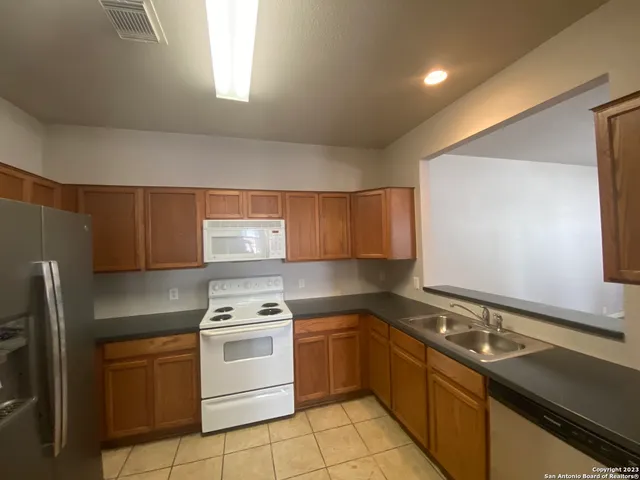 $1,595 | 13502 Bristow Dawn, San Antonio, TX 78217