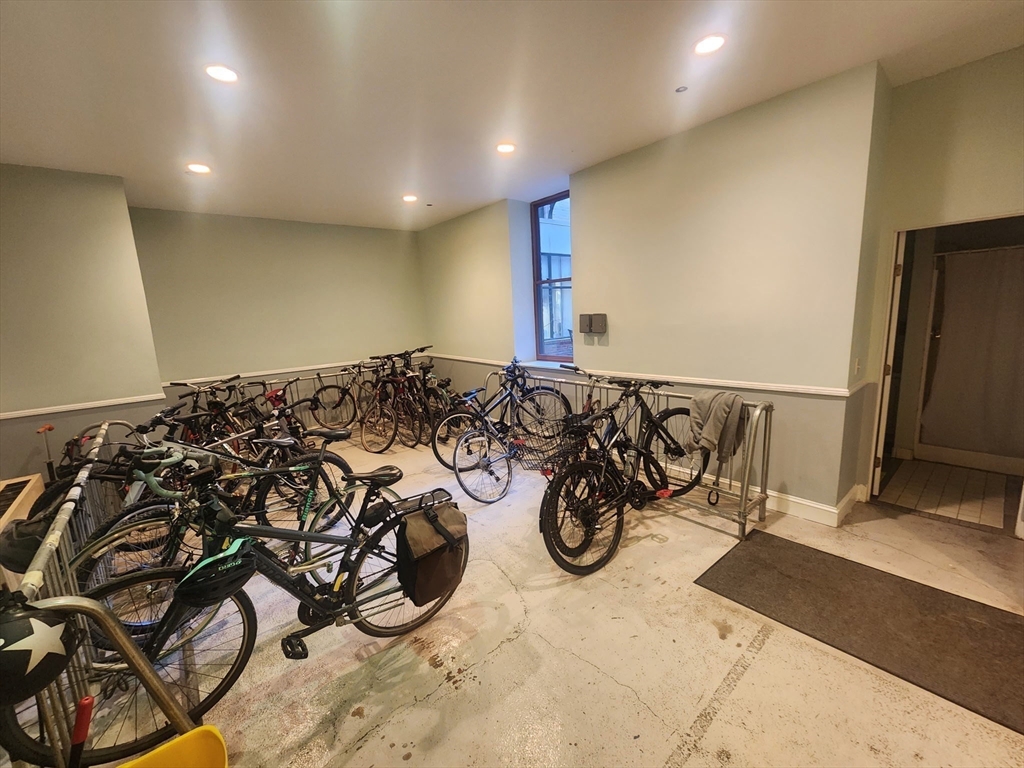 416 Commonwealth Avenue, Unit 408 Boston, MA 02215 - Photo 31 of 34