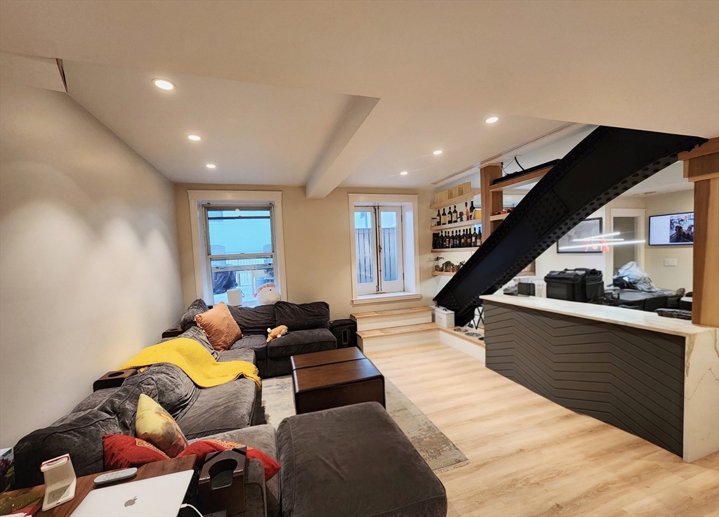 416 Commonwealth Avenue, Unit 408 Boston, MA 02215 - Photo 4 of 34