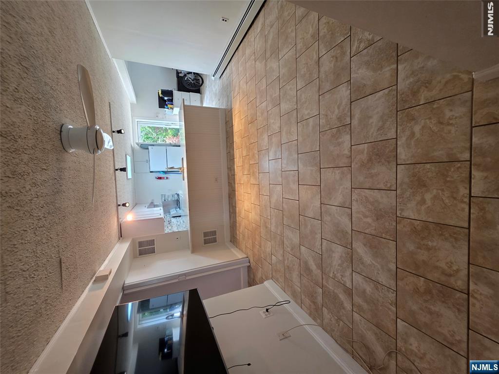 433 Thompson Street Hackensack, NJ 07601 - Photo 4 of 13