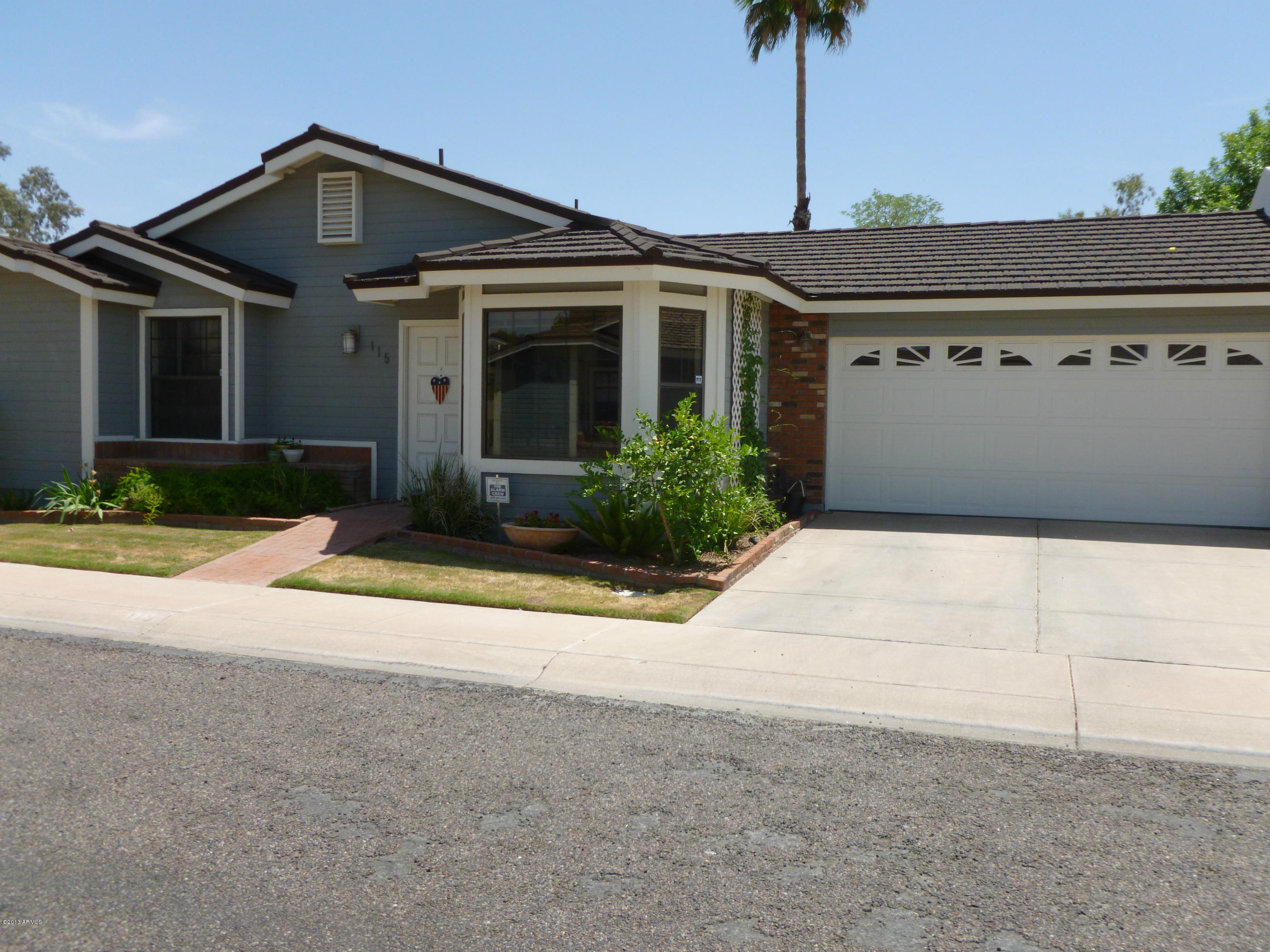 115 East Danbury Road Phoenix, AZ 85022 - Photo 3 of 21 Hazelwood & Barnett 020