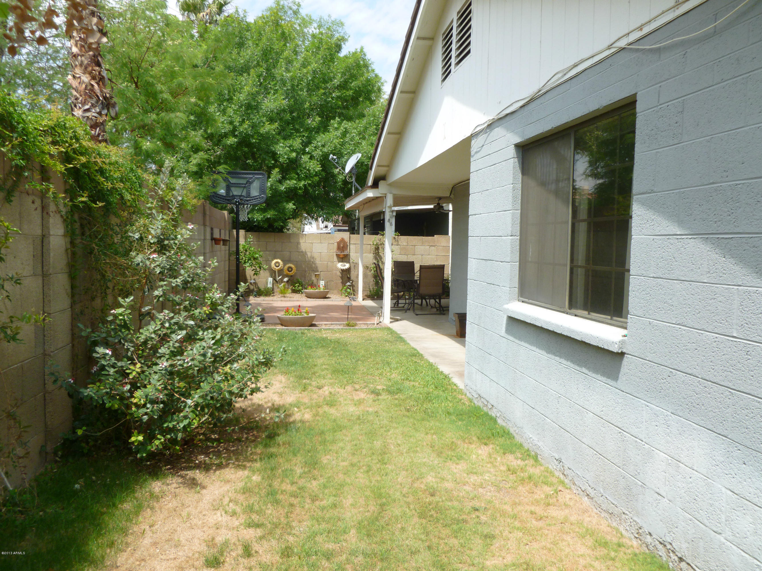 115 East Danbury Road Phoenix, AZ 85022 - Photo 7 of 21 Hazelwood & Barnett 027