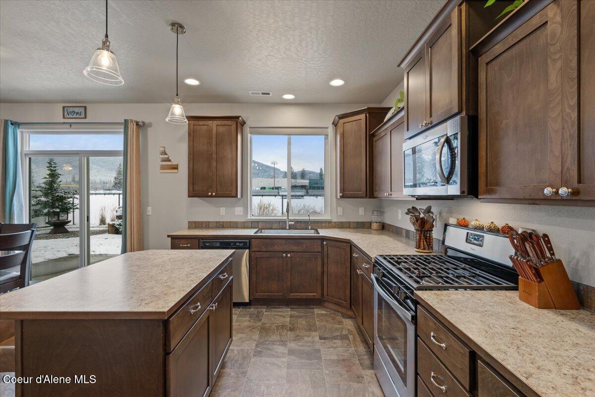 6891 Christine Street Rathdrum, ID 83858 - Photo 21 of 54 25-Kitchen