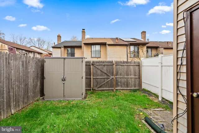 a view of a front of house with a yard