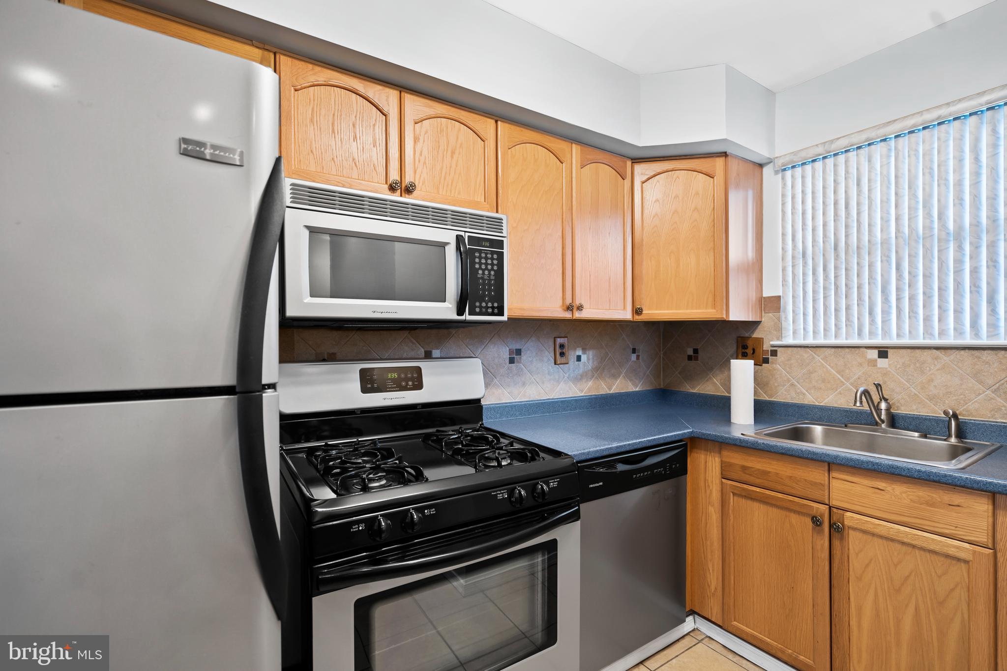 280 Via Cascata Drive Clementon, NJ 08021 - Photo 5 of 29