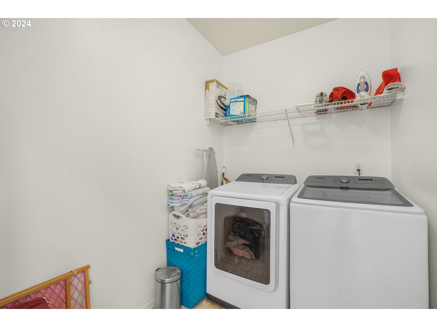 1514 West E Place La Center, WA 98629 - Photo 19 of 26 a utility room with dryer and washer