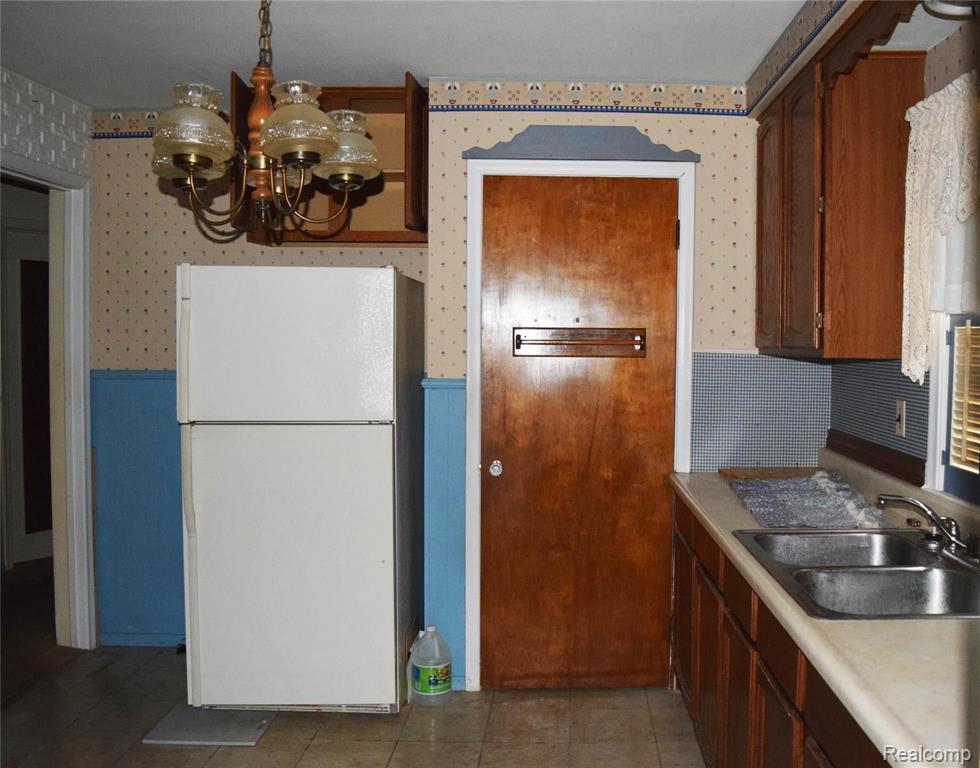 8442 Burt Road Detroit, MI 48228 - Photo 4 of 14