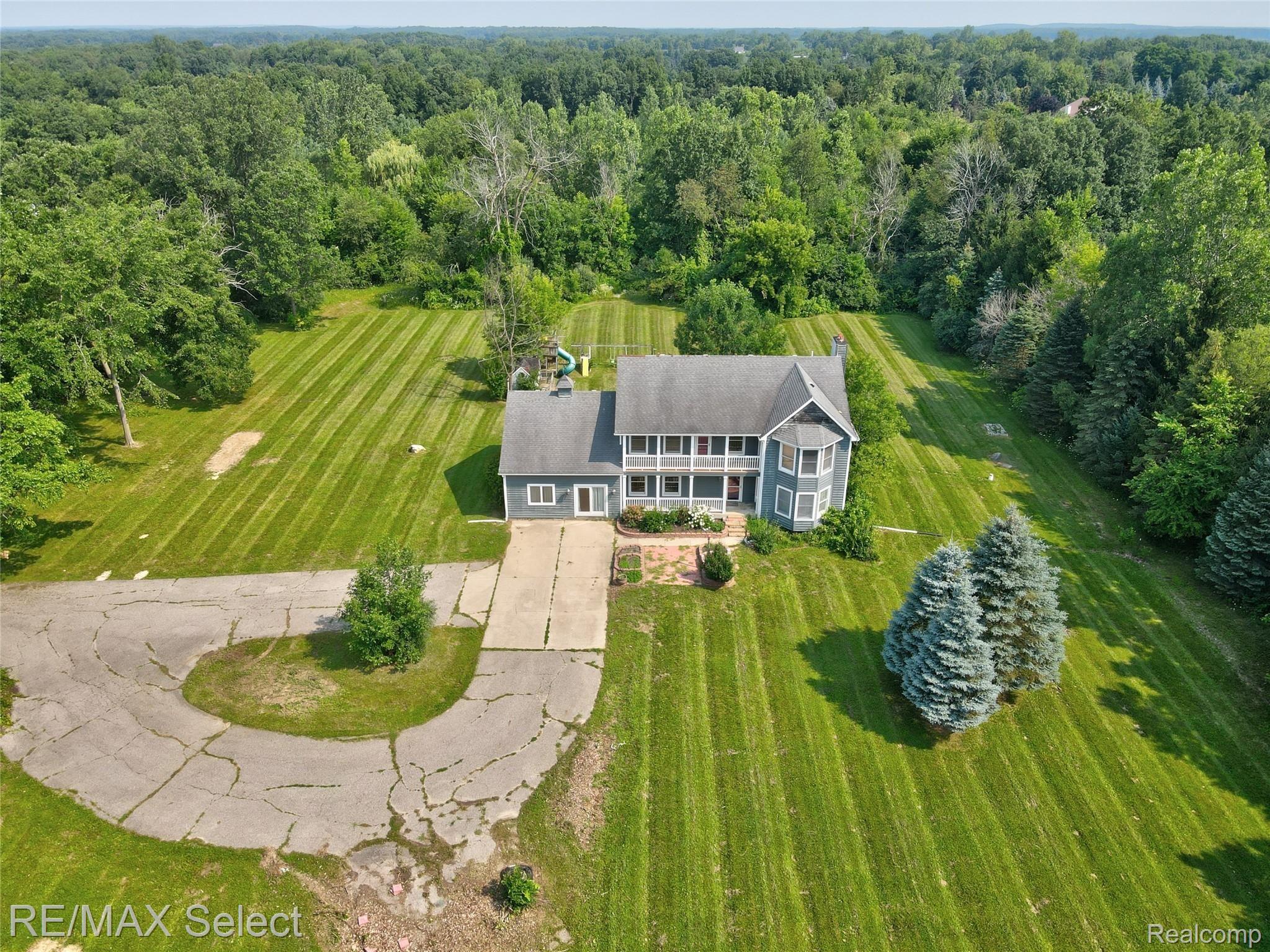 3816 Davison Road Lapeer, MI 48446 - Photo 2 of 46 3816 Davison Rd 014.jpg