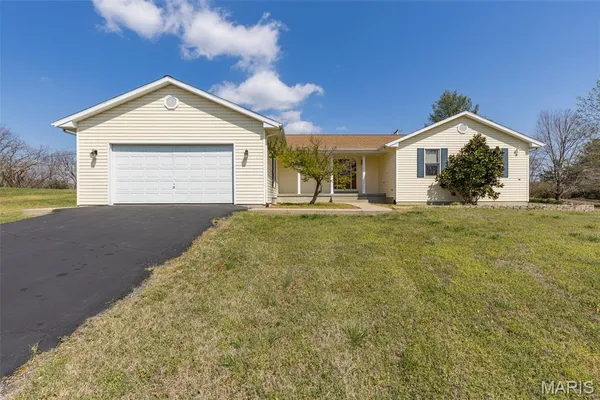 $359,900 | 13113 Lakewood Drive, Ste. Genevieve, MO 63670