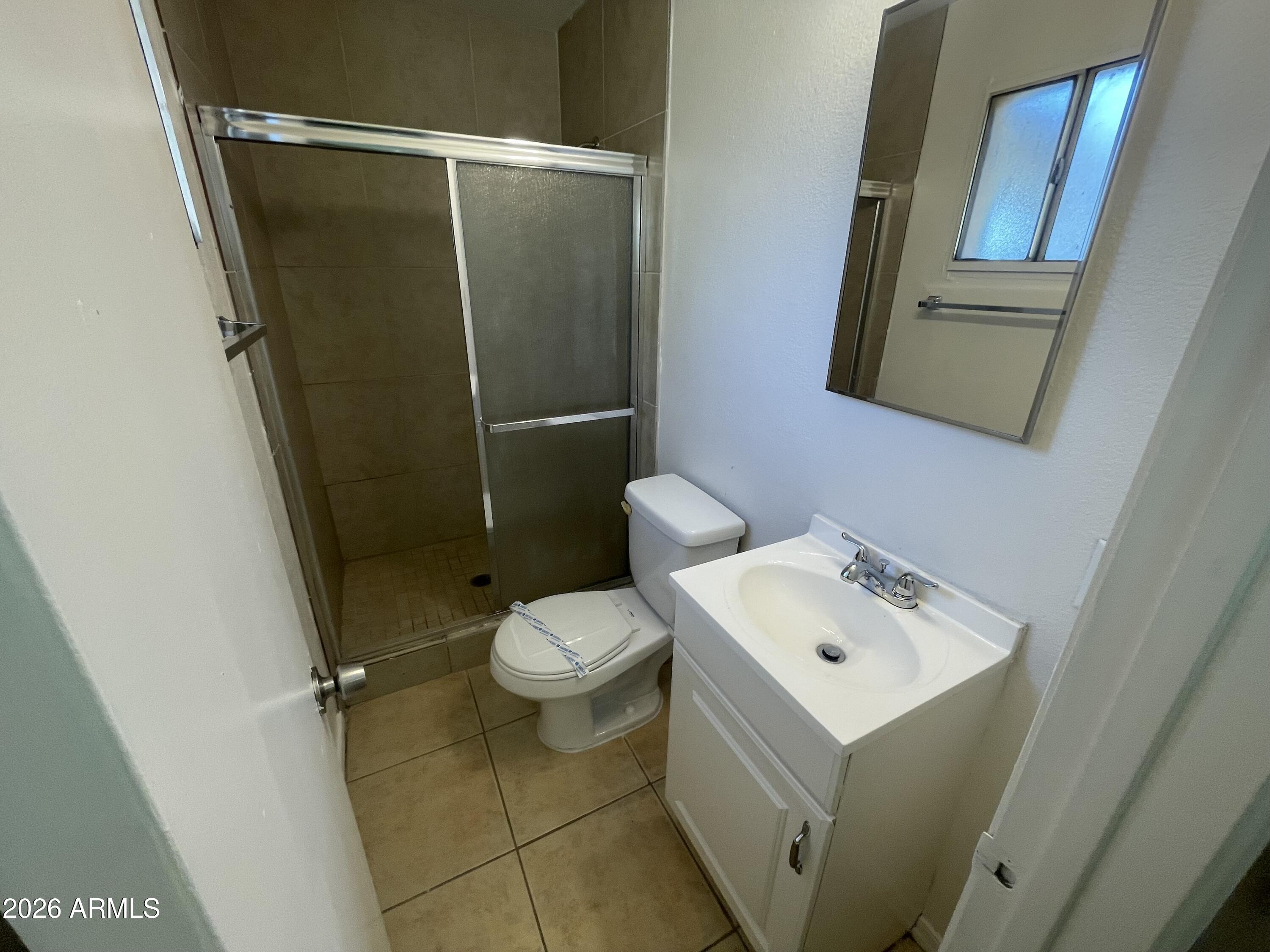 5909 West Coronado Road Phoenix, AZ 85035 - Photo 13 of 20 Primary bathroom