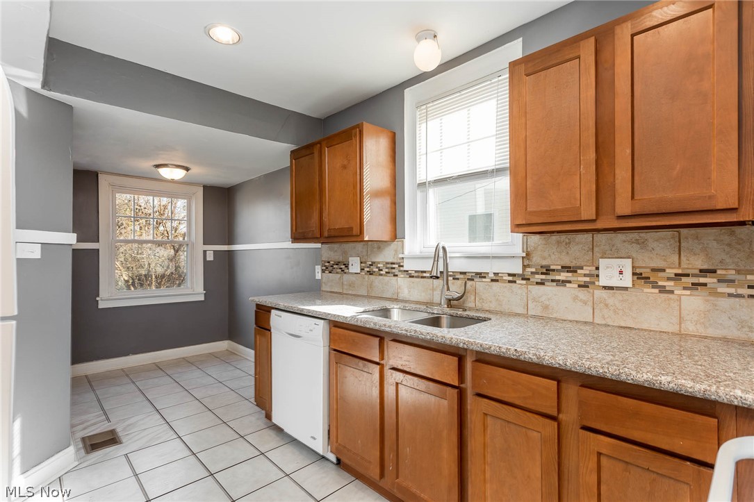 3815 Tremont Road Cleveland Heights, OH 44121 - Photo 7 of 31