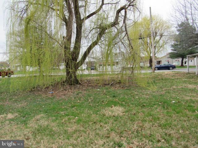 172 Boston Road Pennsville, NJ 08070 - Photo 9 of 9 a view of backyard with green space