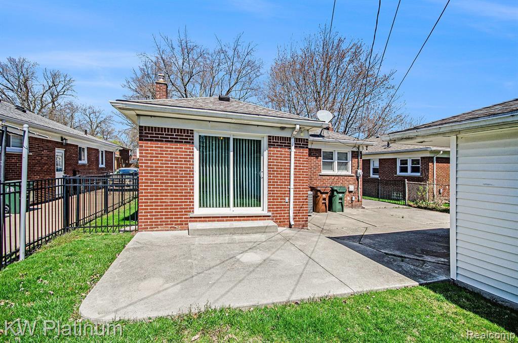 1855 Prestwick Road Grosse Pointe Woods, MI 48236 - Photo 14 of 21 Gallery Image 14