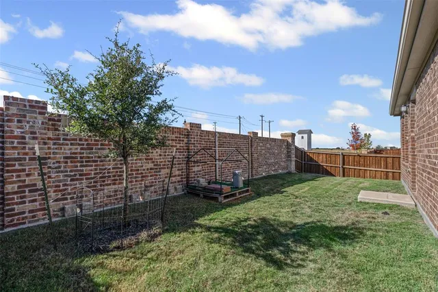 $2,100 | 14004 Gaskin Street, Pilot Point, TX 76258
