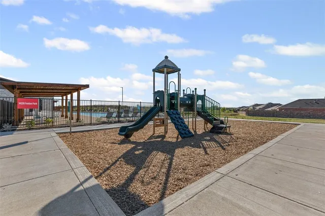 $2,100 | 14004 Gaskin Street, Pilot Point, TX 76258