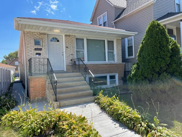 $2,200 | 5109 South Richmond Street, Chicago, IL 60632