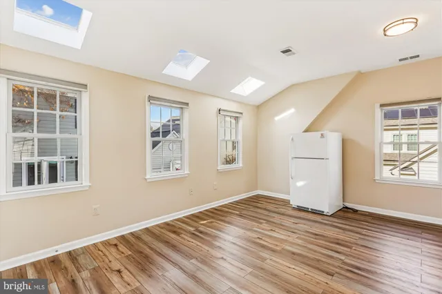 a view of a tennis court