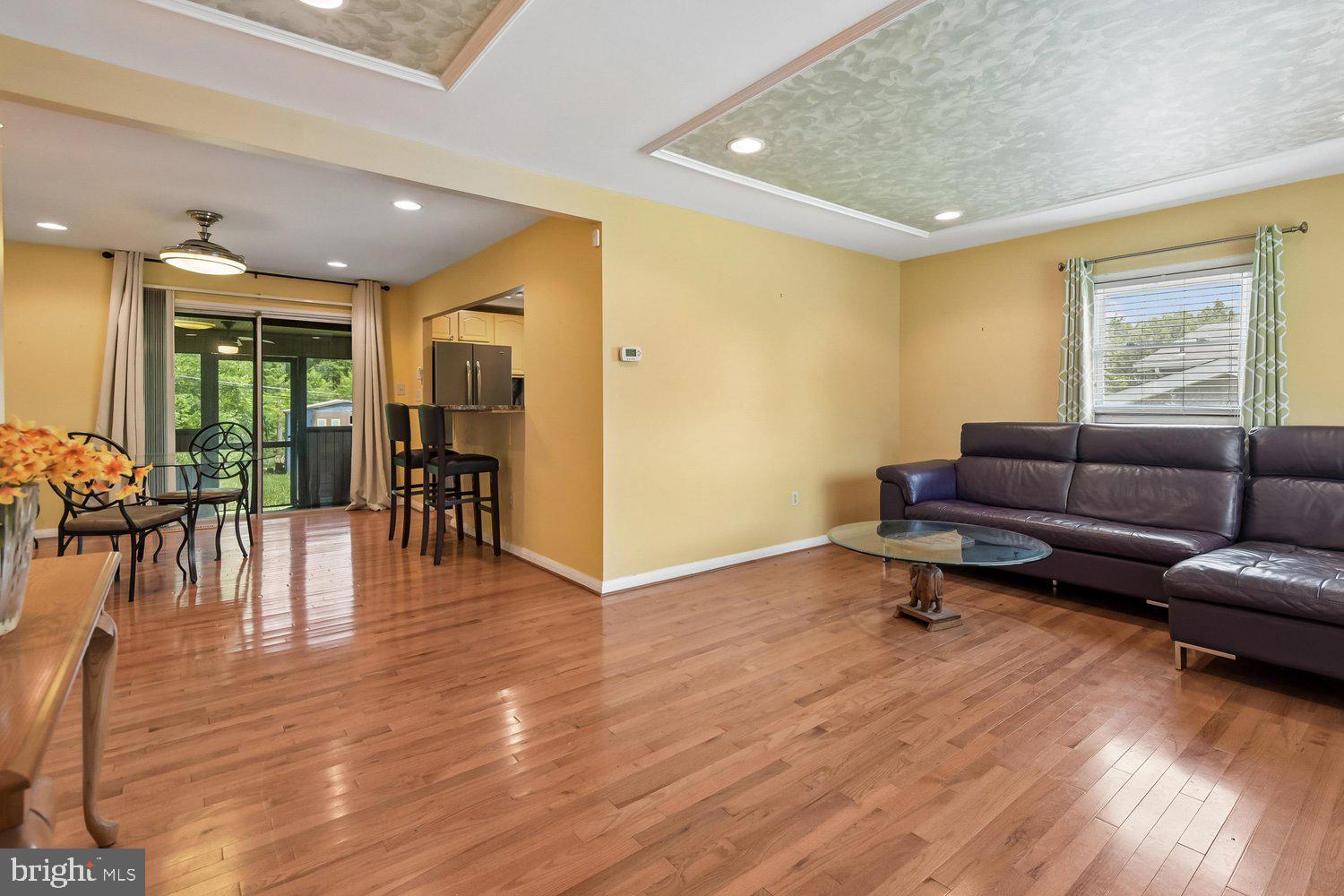 6822 Fox Meadow Road Baltimore, MD 21207 - Photo 5 of 35 Living Room