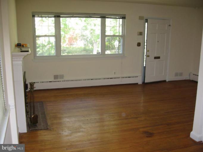 520 Kerwin Road Silver Spring, MD 20901 - Photo 6 of 13 Living Room #2