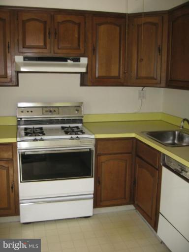 520 Kerwin Road Silver Spring, MD 20901 - Photo 7 of 13 Kitchen