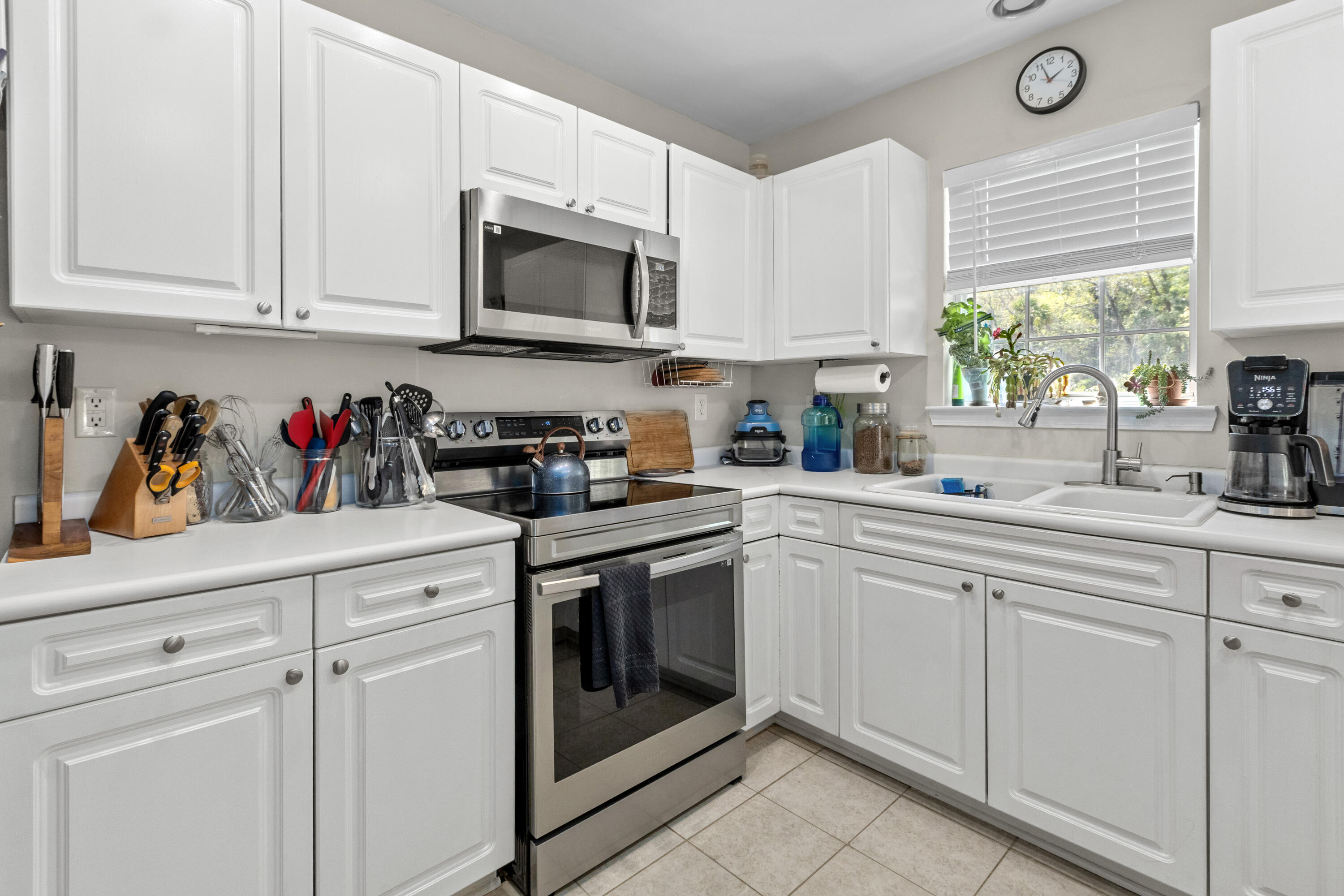 3172 Queensgate Way Mount Pleasant, SC 29466 - Photo 12 of 55 3172QueensgateWay-CasaVerdeMediaLLC18
