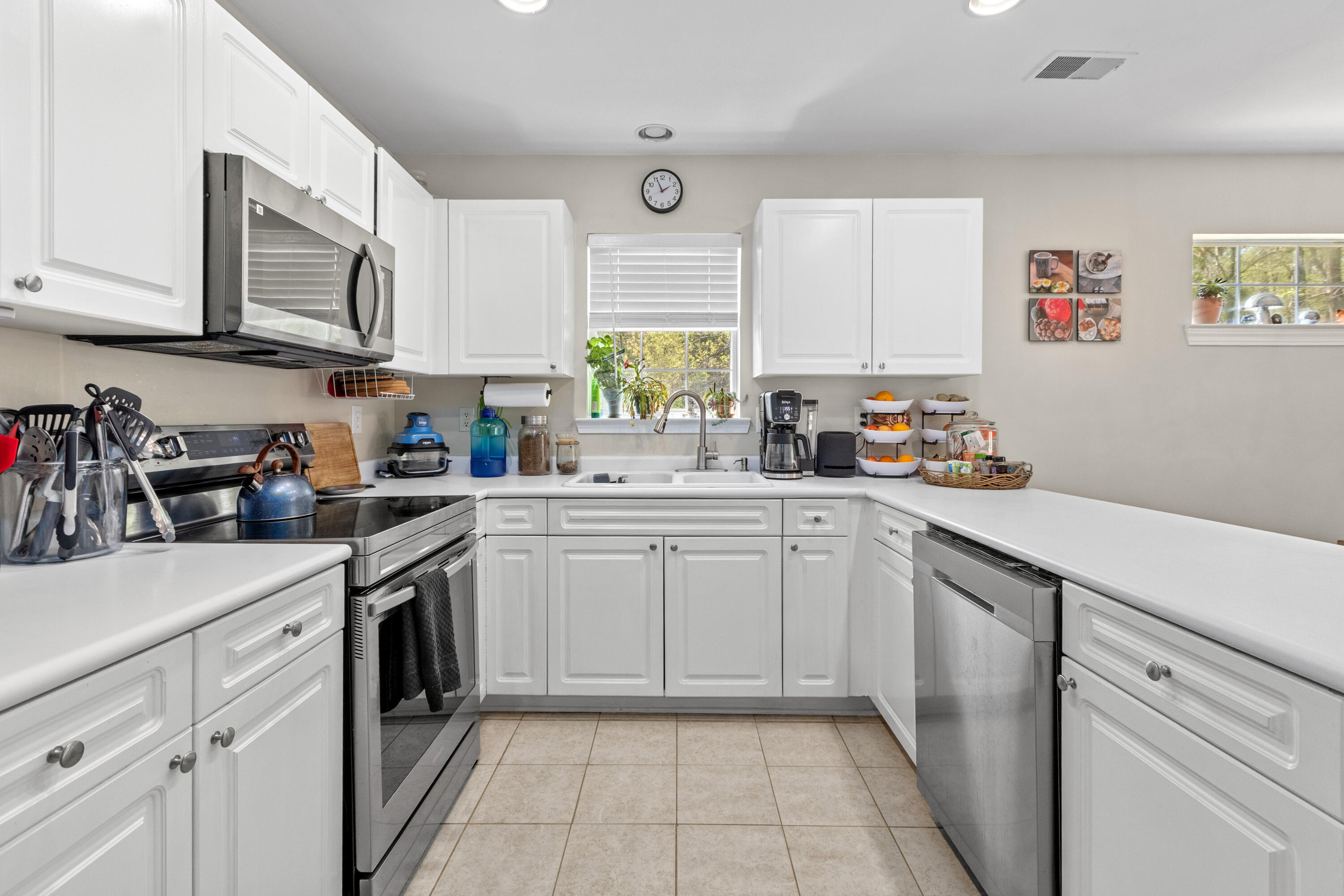 3172 Queensgate Way Mount Pleasant, SC 29466 - Photo 10 of 55 3172QueensgateWay-CasaVerdeMediaLLC16