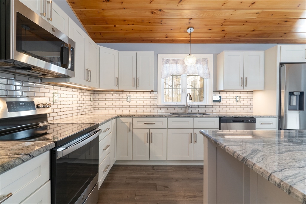 13 Brown Road North Brookfield, MA 01535 - Photo 10 of 41