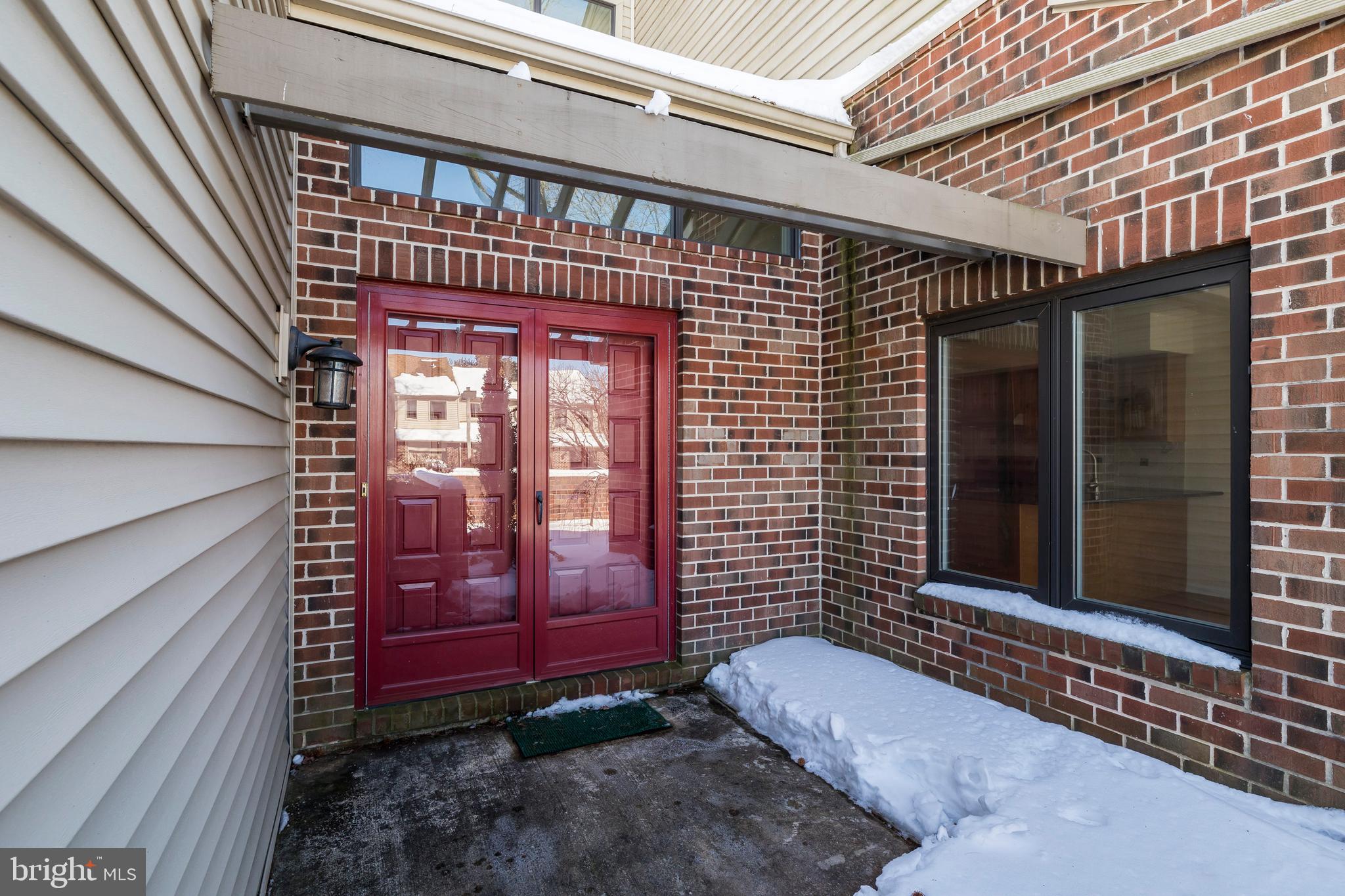 8 Stirling Court Chesterbrook, PA 19087 - Photo 2 of 34 Gallery Image 2
