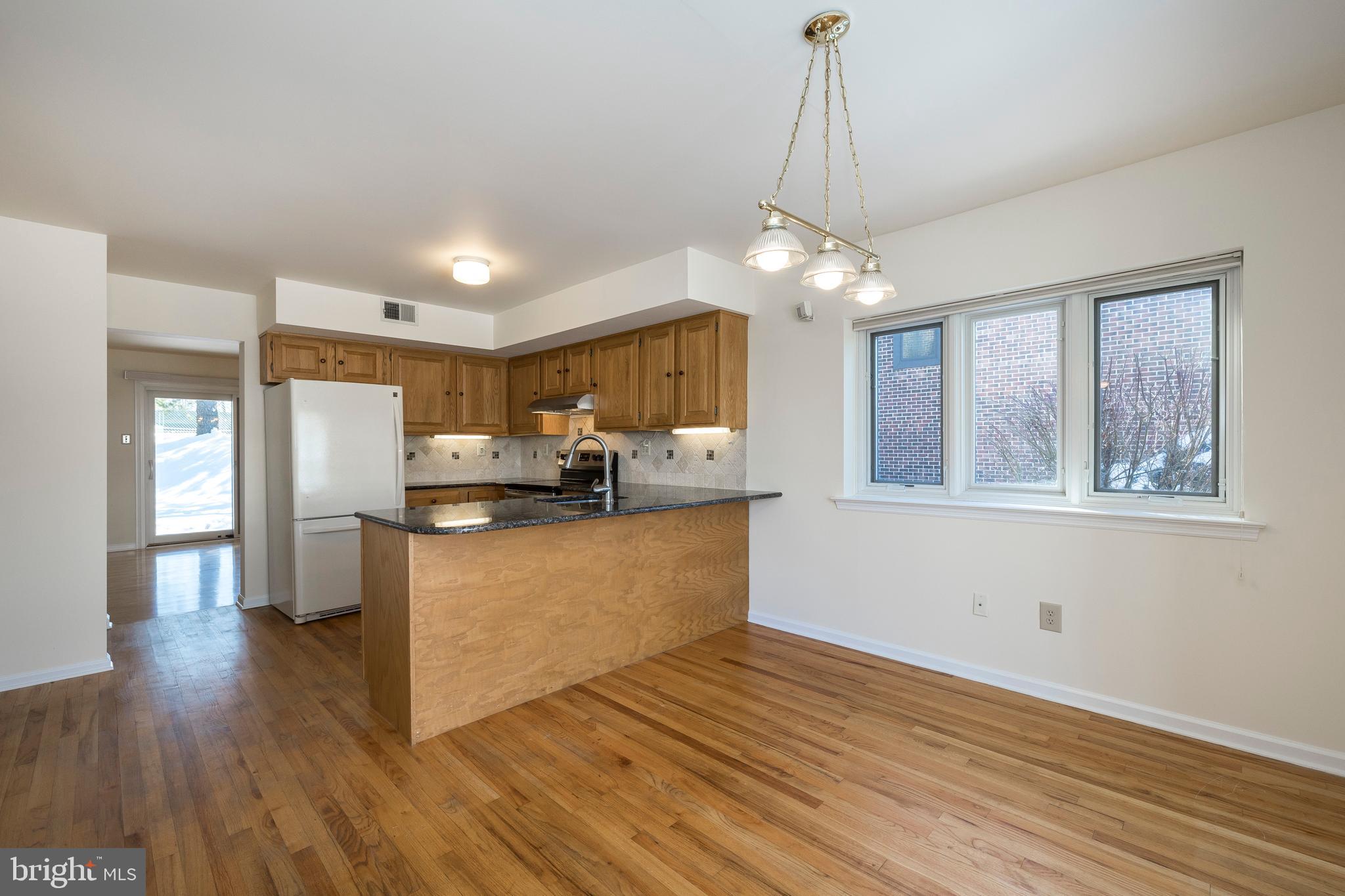 8 Stirling Court Chesterbrook, PA 19087 - Photo 5 of 34 Gallery Image 5