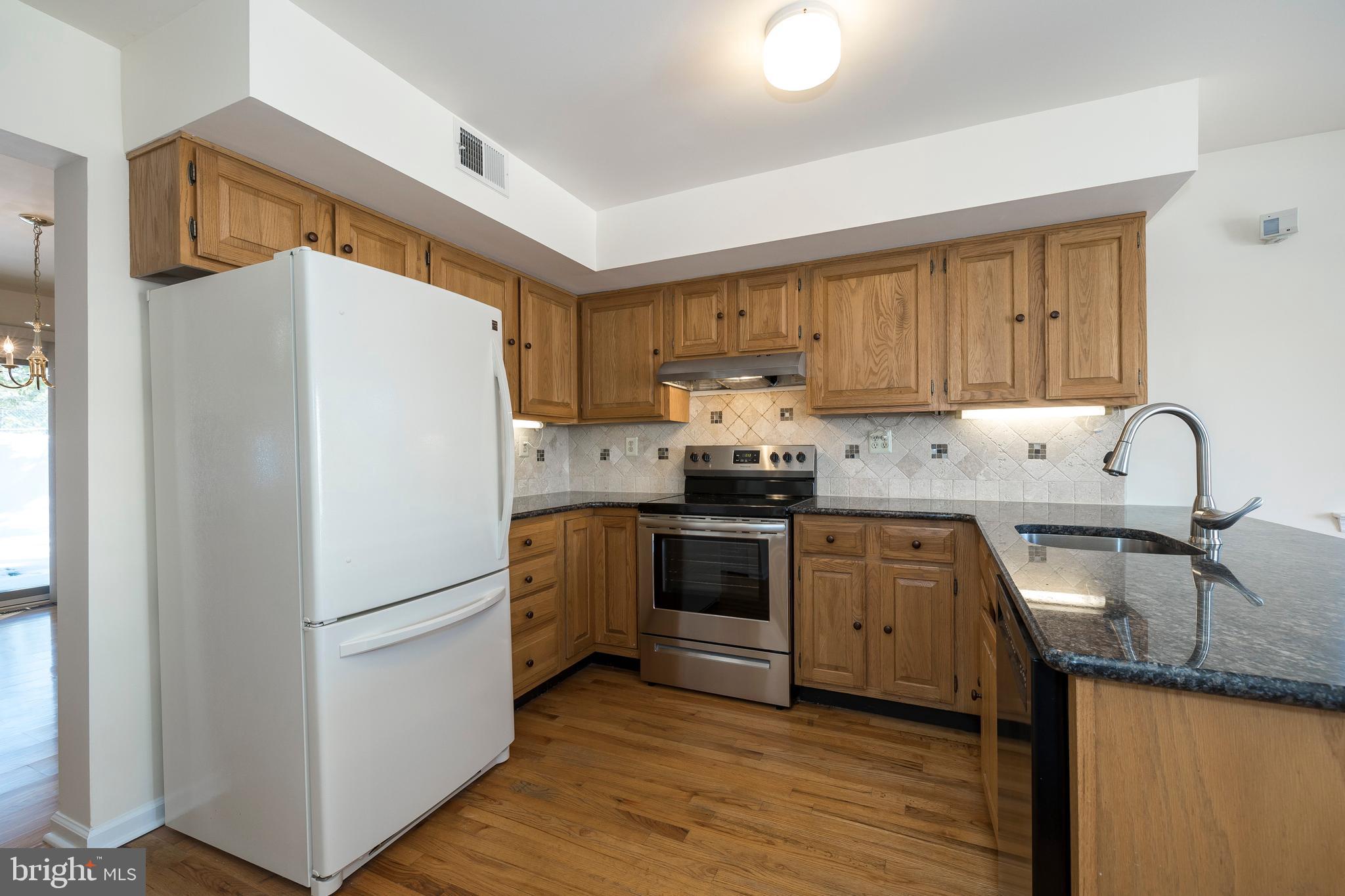 8 Stirling Court Chesterbrook, PA 19087 - Photo 6 of 34 Gallery Image 6