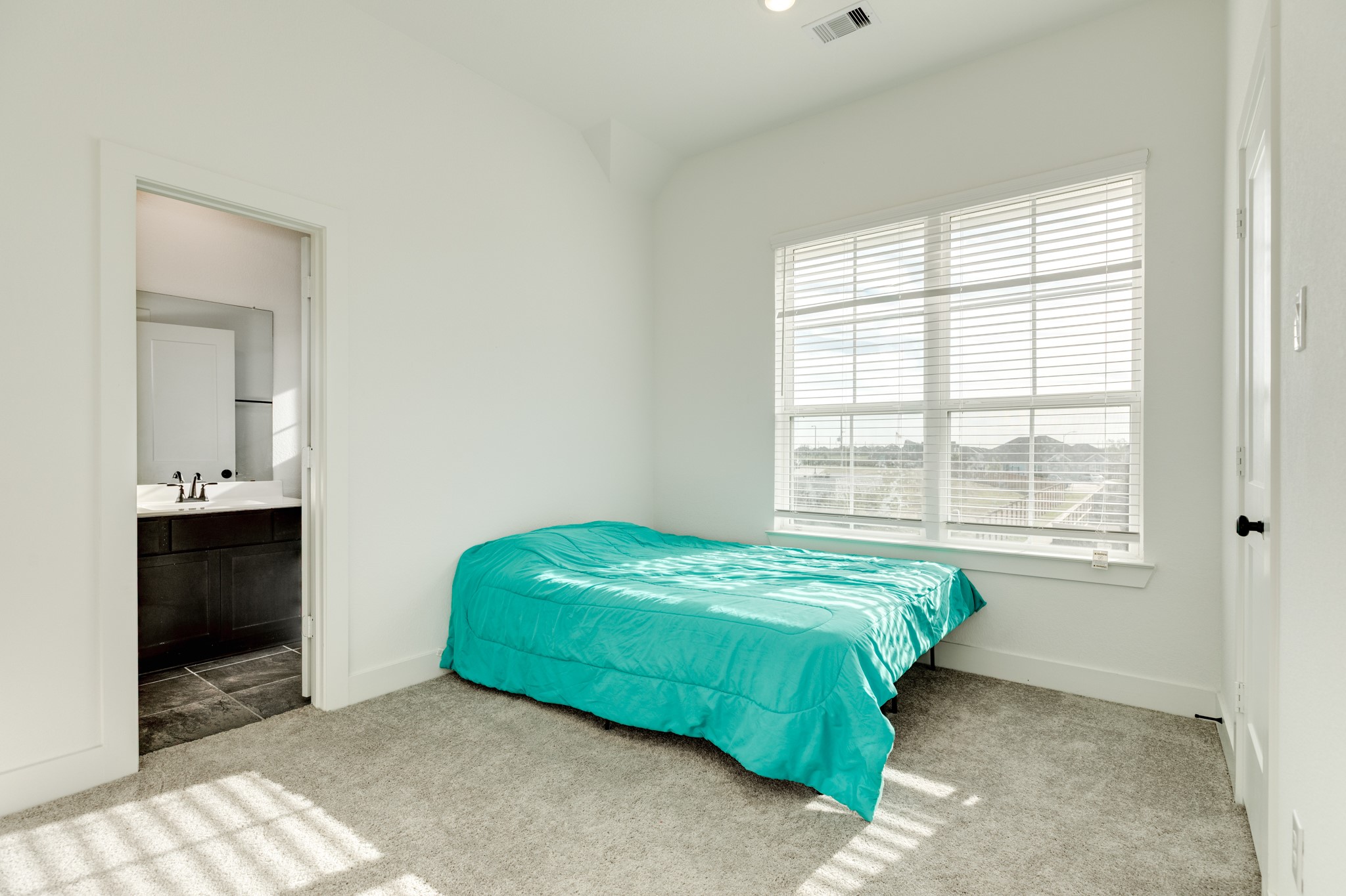 10002 Nectar Path Rosharon, TX 77583 - Photo 22 of 46 Secondary bedroom adjacent to the jack and jill bath, shared with the other secondary bedroom, facing the street.