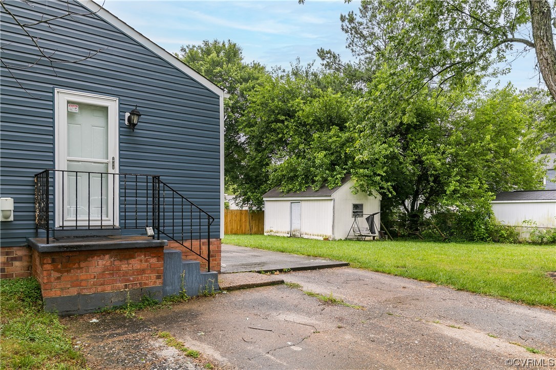 227 Hodder Lane Henrico, VA 23075 - Photo 5 of 24 a view of a house with a yard