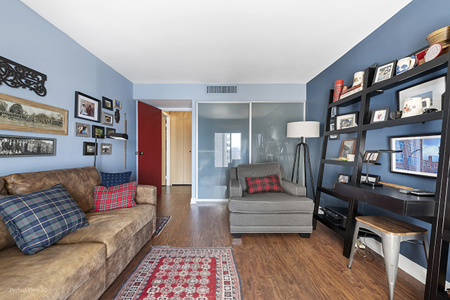 6033 North Sheridan Road, Unit 16A Chicago, IL 60660 - Photo 17 of 21 a living room with furniture and a couch