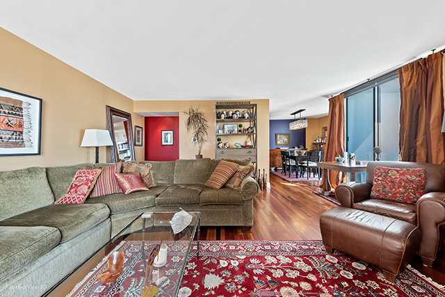 6033 North Sheridan Road, Unit 16A Chicago, IL 60660 - Photo 8 of 21 a living room with furniture and a couch