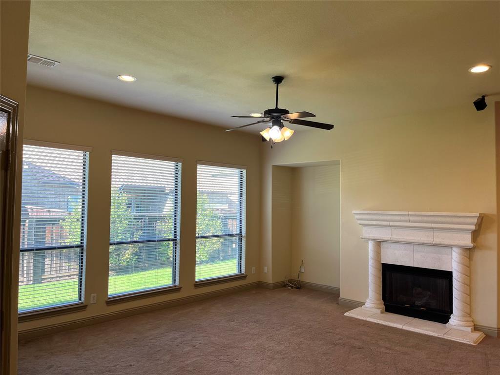 830 La Cima Irving, TX 75039 - Photo 4 of 40 Speaker system