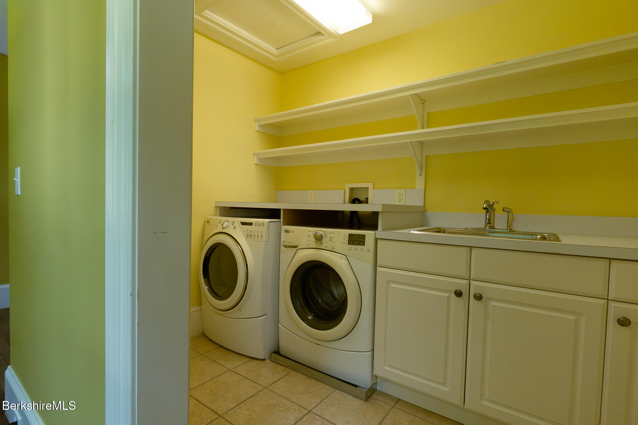 560 Stockbridge Road Lee, MA 01238 - Photo 29 of 48 a utility room with dryer and washer