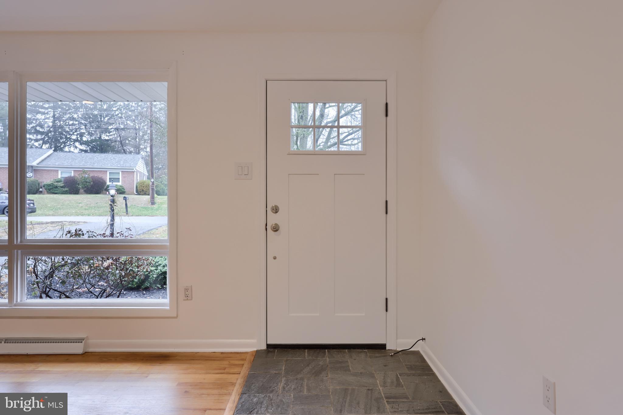 1696 Valley Forge Road Lancaster, PA 17603 - Photo 6 of 26 Front door