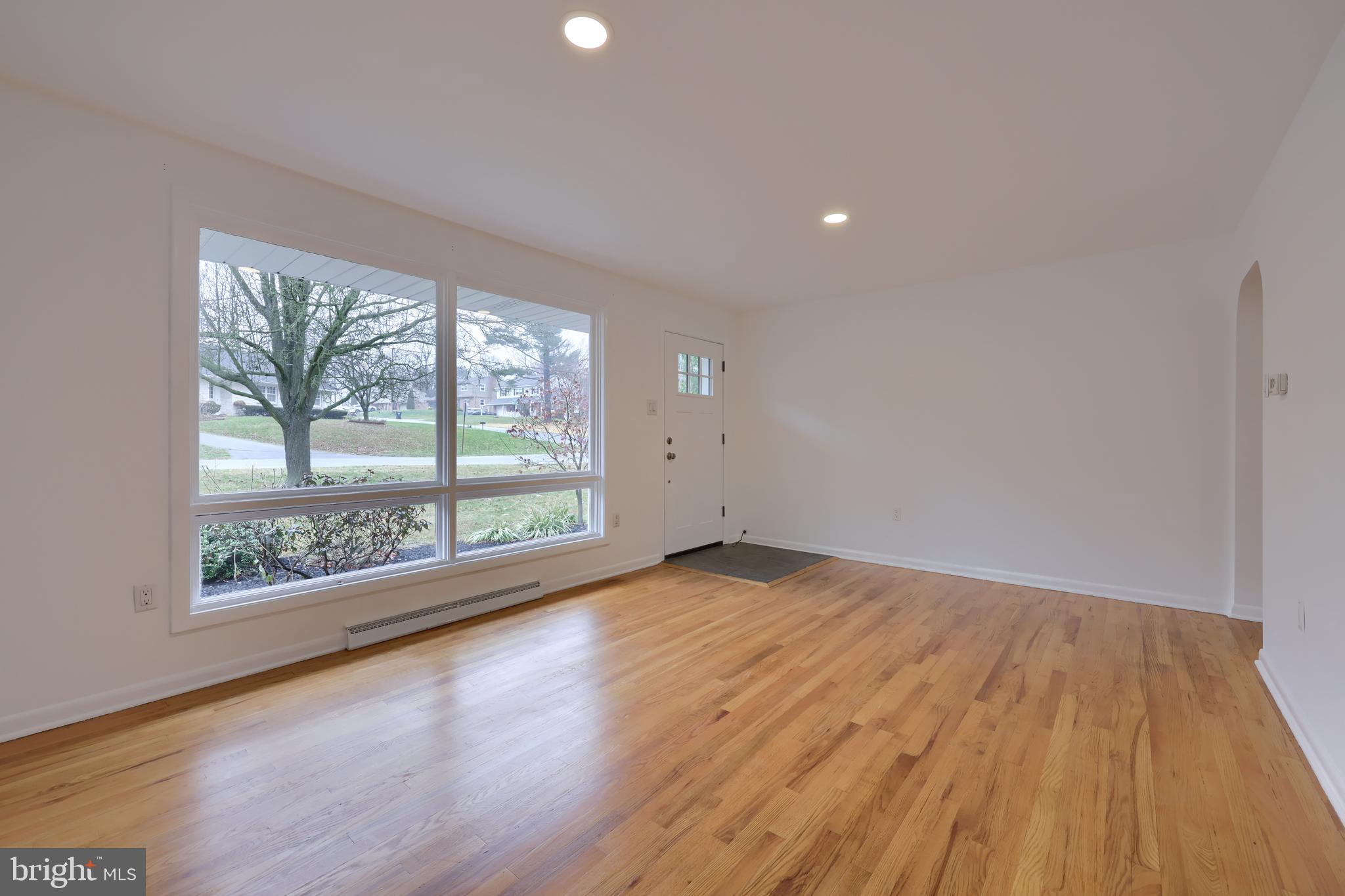 1696 Valley Forge Road Lancaster, PA 17603 - Photo 8 of 26 Better look at the size of the front window