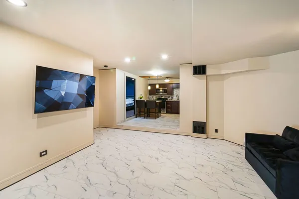 $135,000 | 6337 Roosevelt Road, Unit 107, Berwyn, IL 60402