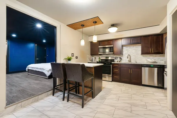 $135,000 | 6337 Roosevelt Road, Unit 107, Berwyn, IL 60402