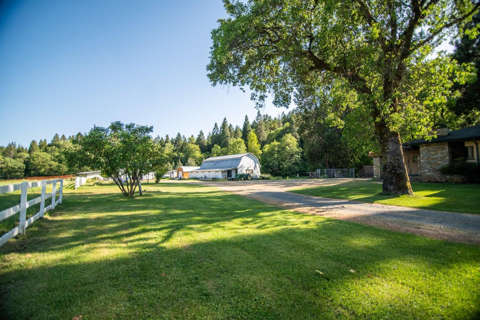 2440 Hugo Road Merlin, OR 97532 - Photo 19 of 24 20240531055758549695000000-o