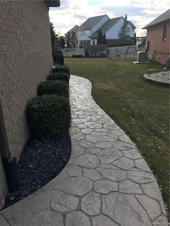 49295 Monte Road New Baltimore, MI 48047 - Photo 2 of 39